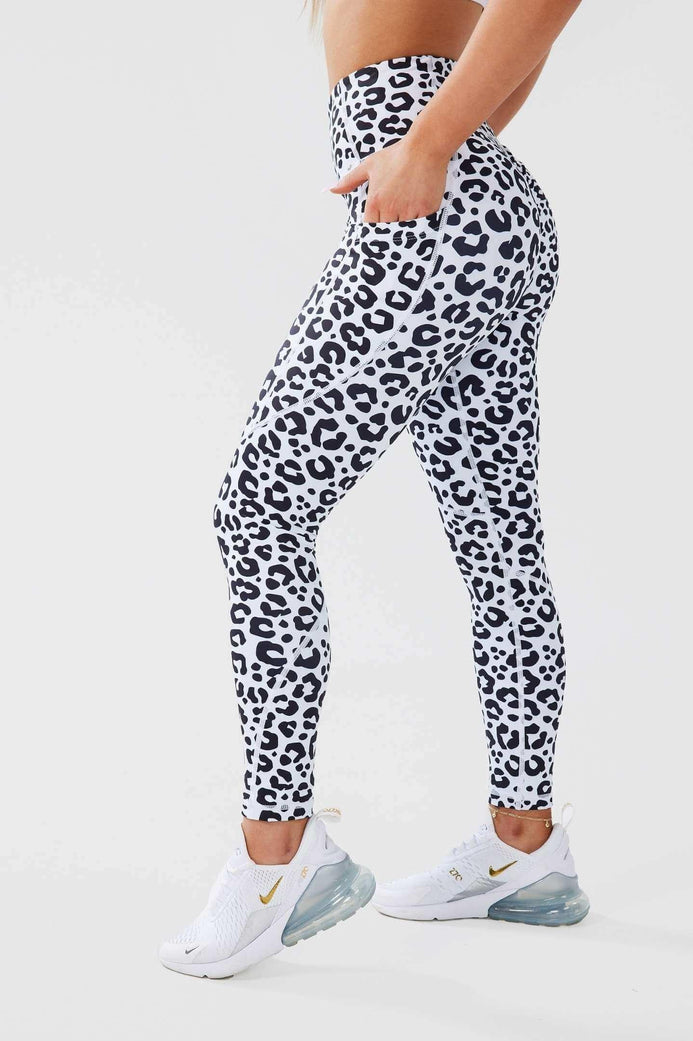 luxe scrunch bum pocket leggings leopard avvini athletica